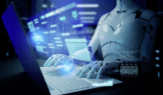 Roboter am Laptop