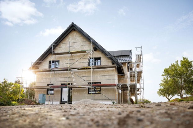 Baustelle eines Wohnhauses | Credit: iStock.com/photoschmidt