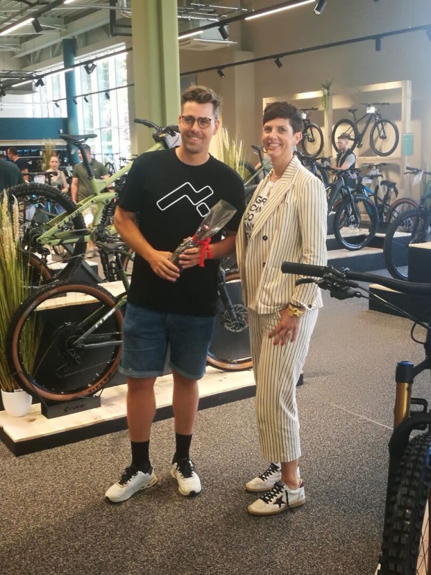 Heike Heinisser bei der Eröffnung des neuen CUBE Stores