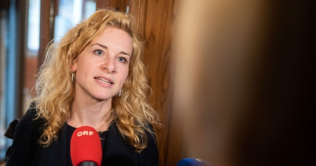 SPÖ-Bundesfrauenvorsitzende Eva-Maria Holzleitner nach einer Sitzung des SPÖ-Parteipräsidiums im Parlament