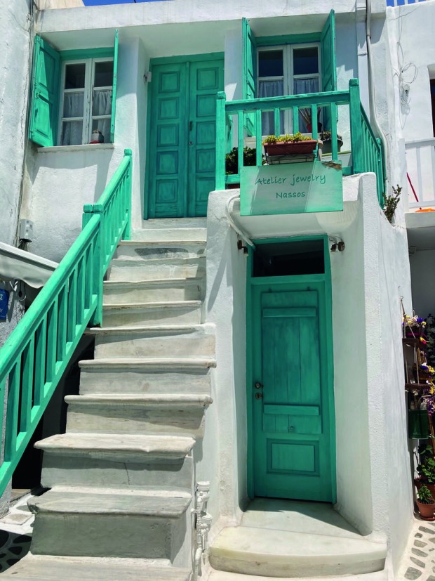 Türkisfarbenes Haus in Naxos Stadt