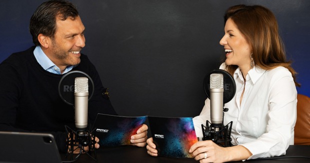 Andreas Martin spricht mit Miriam Steurer | Credit: WET