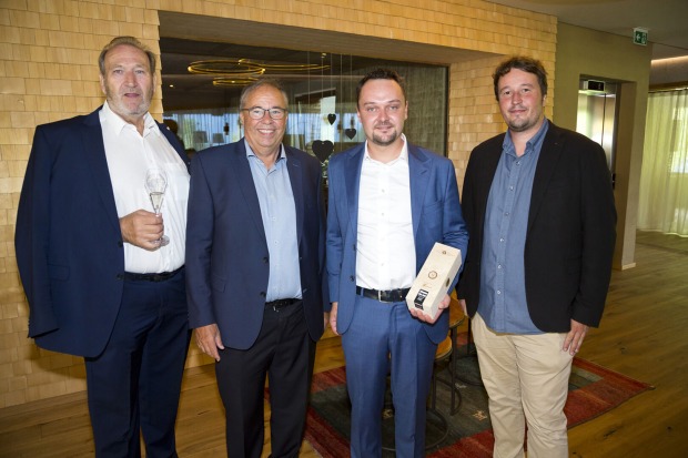 Walter Kirnbauer (Weingut Kirnbauer) und Fabio Sperger (Alpenresort)  (2. von re.) mit Walter und Markus Pfanner (Pfanner &amp; Gutmann)