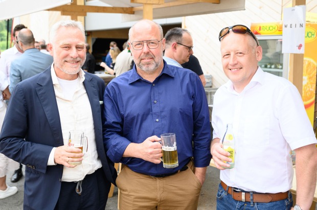 Joachim Alge (i+R Gruppe), Architekt Johannes Kaufmann, Hermann Böhler (GF i+R Holzbau) (v. li.)