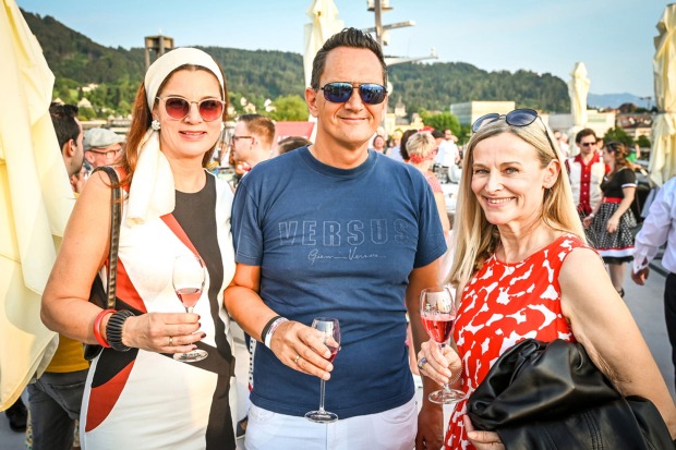 Auf dem 360° Sonnendeck: Susanne und Jürgen Rupp mit Gabriele Rupp