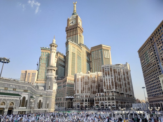 Großes Hotel mit 601 Meter hohem Uhrturm in Mekka