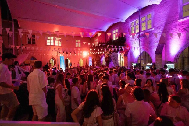 Baden in Weiss