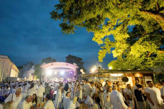 Baden in Weiss
