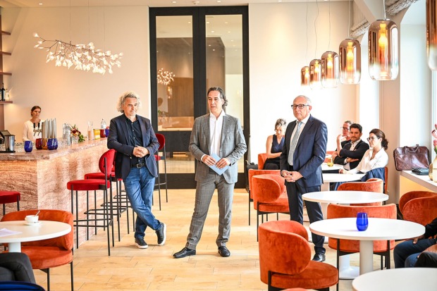 Das Hotelmanagement gab gemeinsam mit den Investorenvertretern Einblicke in das neueröffnete Haus und stellte dabei auch die Hotelphilosophie vor.