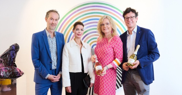 Kurator der Ausstellung VERY und Initiatorin des Leitbetriebe Austria &amp; Schlumberger Sommerfest  | Credit: Sabine Klimpt
