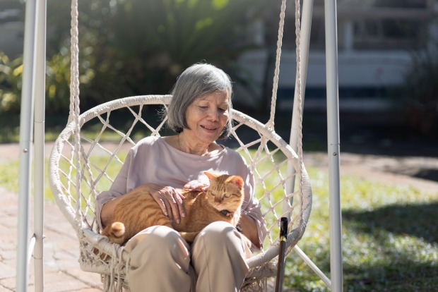 Alte Frau mit Katze