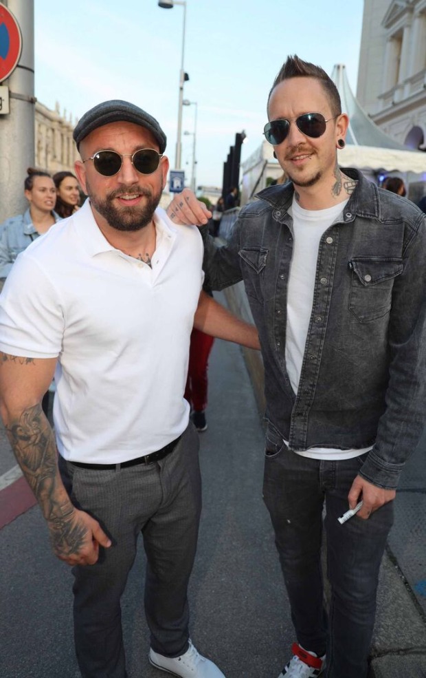 Seiler &amp; Speer mit coolen Sonnenbrillen beim Amadeus Austrian Music Award 2022.