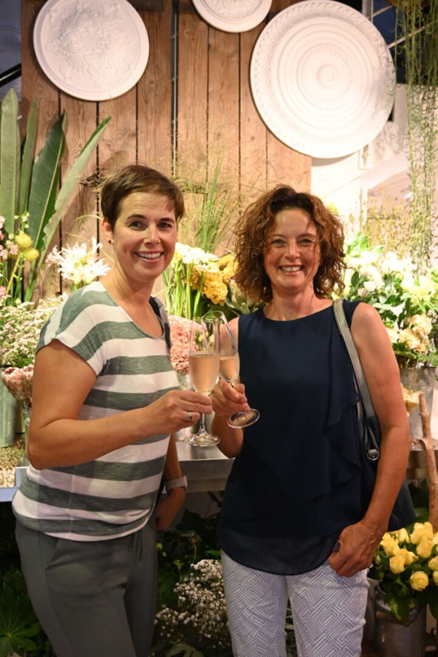 Jutta Mengeng und Ilga Schnell-Falch (FMTec.) feiern den gelungenen Abend.