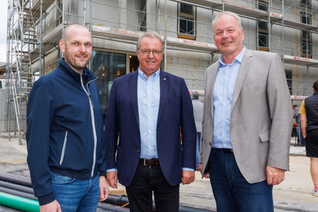 Bernhard Böhler, (Geschäftsführer Raum.punkt Immobilien), Hermann Metzler (Gesellschafter ZM3 Immobiliengesellschaft), Christian Loacker (Bürgermeister Götzis)