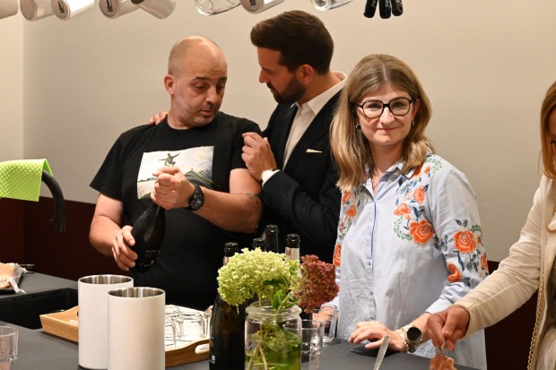 Selina Staggl (MUUT Offices), Bürgermeister Simon Tschann mit Nello Annunzio (Ristorante Da Nello)