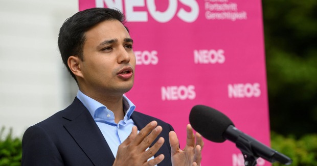 Nationalratsabgeordneter Yannick Shetty bei einer NEOS-Pressekonferenz anlaesslich des Pride Month