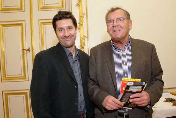 Dieter Witting und Sascha Bigler grinsen in die Kamera.