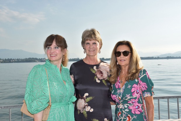 Kunsthistorikerin Dr. Sonja Lechner, Petra Reinbold (Oktoberfestwirtin) und Annette Schnell (Dr. Schnell Chemie) (v. li.)