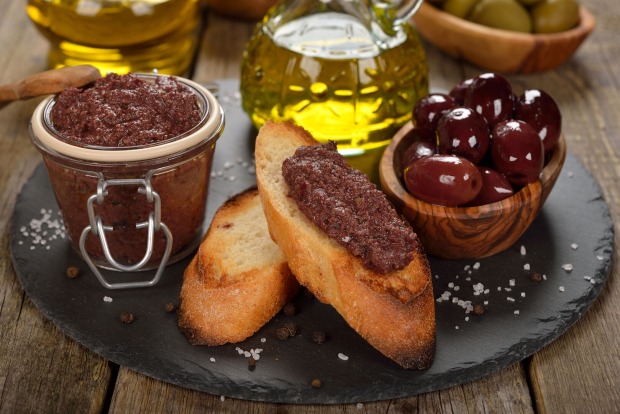 Schwarze Olivenpaste | Credit: iStock.com/olvas