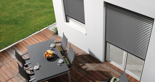 Haus mit Terrasse | Credit: KRAIBACHER Son­nen­- und Wet­ter­schutzanlagen