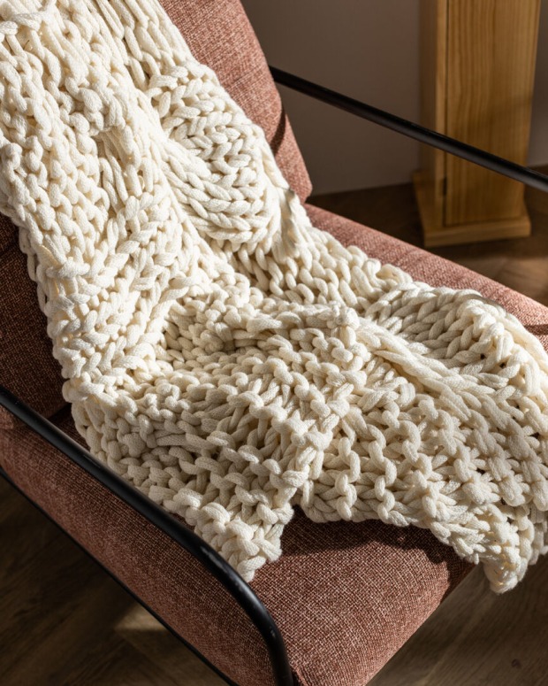 Weiße Strickdecke