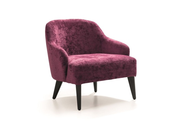 Pinker Sessel mit Samtbezug