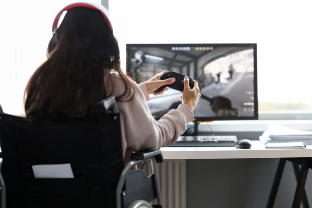 Frau spiel Videospiele | Credit: iStock.com/megaflopp