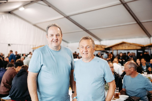 HR Leiter Andreas Sagmeister und Betriebsratsobmann Reinhard Gantner (v. li.)