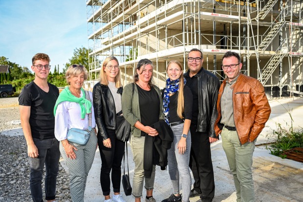 arCH-de.com Team: Simon Schön, Andrea Scherm, Regina Hochholzer,  Sabine Heumader, Franziska Haslinger, Philipp Paradiso und Architekt Claus Heinzlmeier (v. li