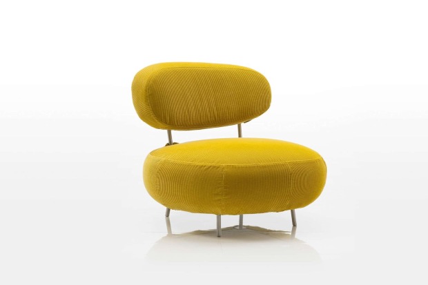 Senfgelber weicher Sessel
