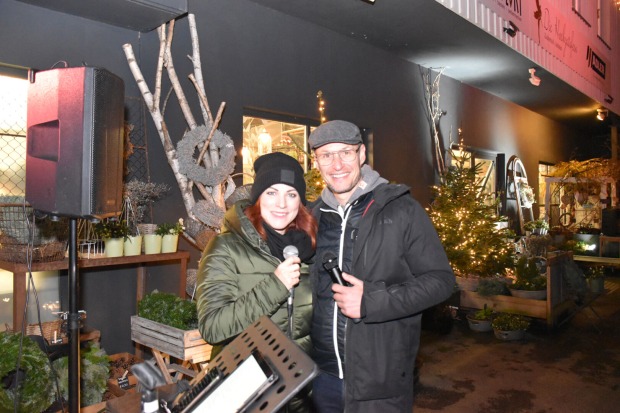 Weihnachtslieder von Nina Fleisch, moderiert hat Mike Metelko.