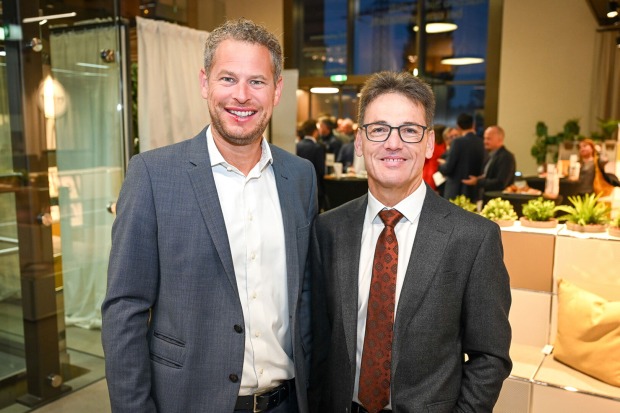 WKV Industrieobmann  Markus Comploj (Getzner) und Hypo Vorarlberg Vorstand Wilfried Amann (v. li.)