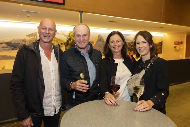Manfred Corrine (Regisseur Universum), Toni Wilhelm (Kameramann Universum), Susanne Taglieber und Katrin Wilhelm