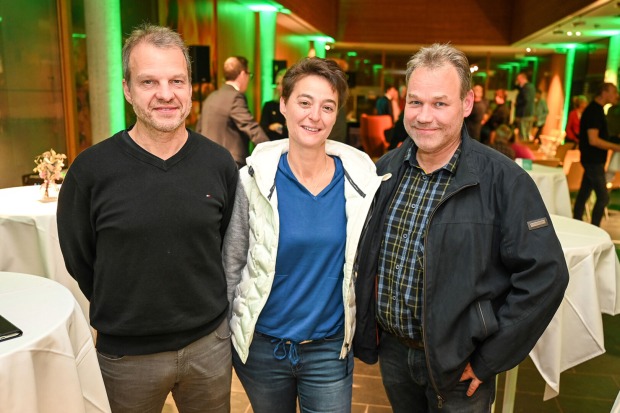 Beschäftigen sieben Mitarbeiter: GF Bernd Knauss (li) und GF Stephen Kaltheier mit Brunhilde (Planungsteam E-Plus)