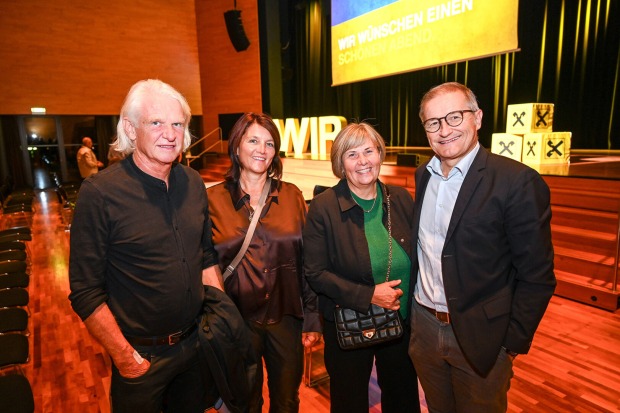Günther und Sabine Voppichler (Egg), Maria-Luise und Raiffeisen Landesbank Aufsichtsratsvorsitzender Andreas Dorner (v. li.)