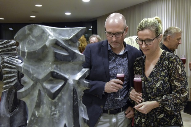 Interessierte Besucher: Uwe Rohner &amp; Daniela Schnetzer
