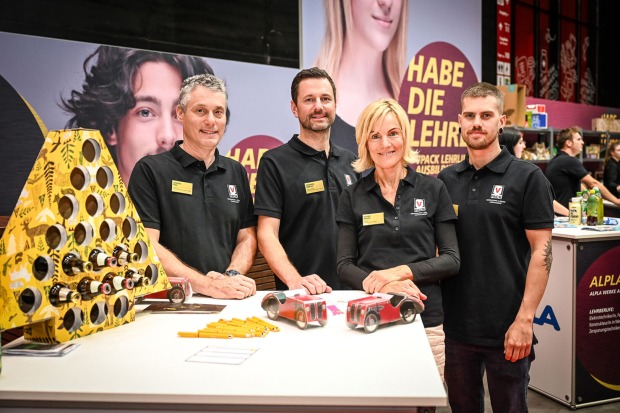 v-pack Ausbildungsleiter: Jürgen Frei (Scheyer Verpackung), Emanuel Immler (Alpla), Ulrike Bayer (Bayer Karton) und Michael Berchtold (Fries) (v. li.)