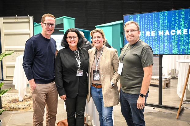 Am Stand von Werbung und UBIT: Obmann Martin Dechant, Obfrau Benedicte Hämmerle, GF Sibylle Drexel, IT Sprecher Horst Kaspar