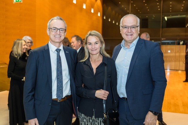 Dr. Helmut Winkler (Vorstandsdirektor der Volksbank Vorarlberg), Petra Hartmann und Elmar Hartmann