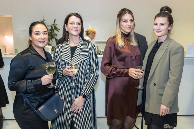 Mitarbeiterinnen der Volksbank Vorarlberg: Kardelen Kocahal, Stefanie Witwer, Zaklina Jesic und Nadia Spieler