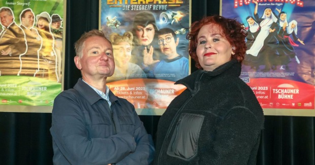 Andy Hallwaxx und Eva Damyanovic an der Tschauner Bühne.