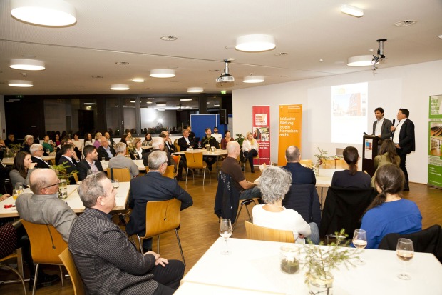 Die zwei Götzner Bildungseinrichtungen feierten ihre erfolgreiche Bildungspartnerschaft im Haus der Bildung am Garnmarkt.