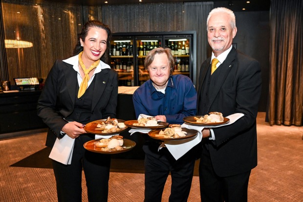 Falstaff Service Team: Melanie Denic und Fritz Hutter mit Lebenshilfe Service Andreas Hummer (Mitte)