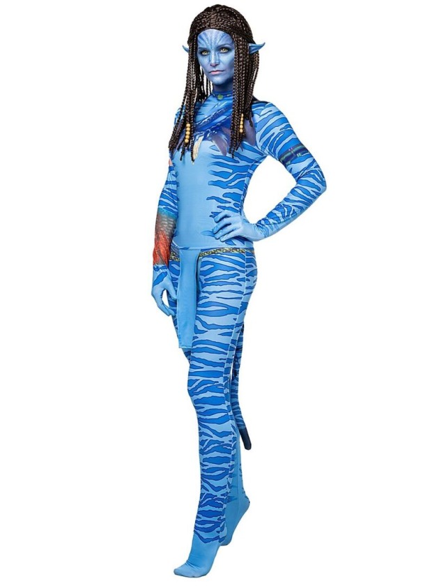Frau in Avatar Kostüm