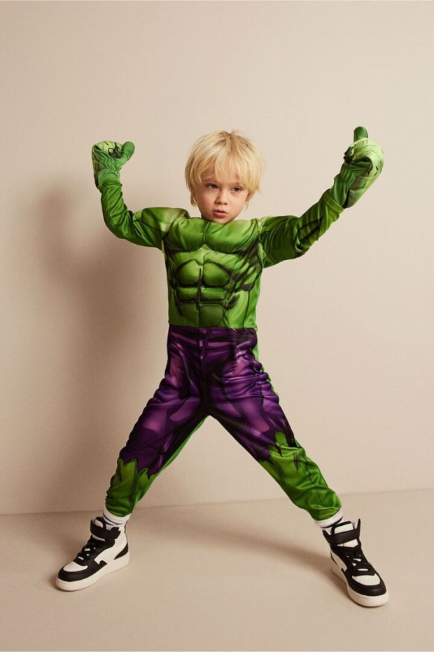 Bub als Hulk verkleidet.