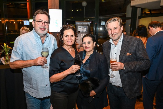 Egon und Monika Haag (Bäckerei Mangold) mit Gabriele Bundschuh (Schneidermeisterei) und  Karl Zimmermann (ZimCom Immobilien) (v. li.)