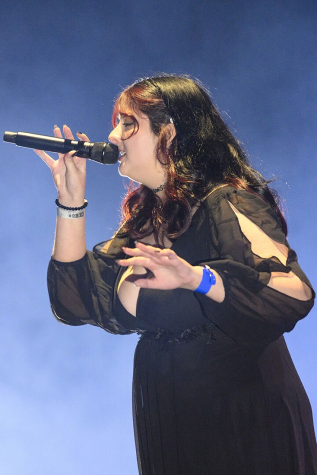 Vanja Simsic, Lehrabsolventin bei ALPLA in Hard bezauberte mit ihrer Stimme.
