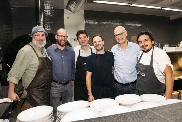 Die Köche des Abends mit dem Preisträger: Jeremias Riezler, Vito Mussner, Roland Vith, Florian Speckle, Richard Dietrich, Thomas Sanli (v. li.)