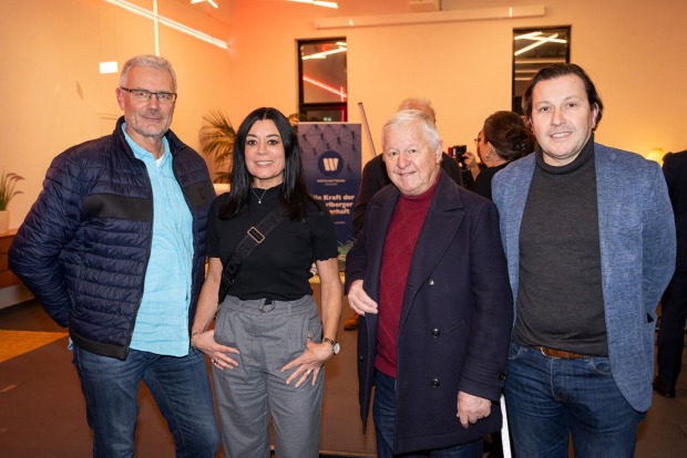 Günter Böhler (VNL West), Elke Böhler (Bischof Transporte), Richard Elsner (Bregenz)  und Baumeister Gerald Illigen (Sachverständiger Bauwesen) (v. li.)
