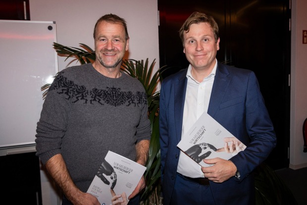 Tobias Ilg (Energie Werk Ilg) und Clemens Maksymowicz  (Firmenkunden Raiffeisen im Rheintal) (v. li.)